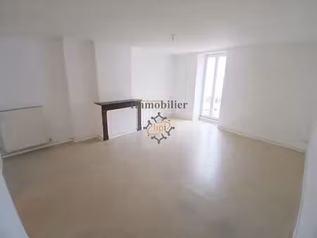location appartement 2 pièces 52 m² à saint-affrique (12400)  413 €