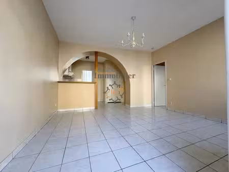 location appartement 3 pièces 46 m² à saint-affrique (12400)  444 €