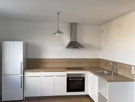 t1 bis 36m² - dernier étage avec vue dégagée  cuisine équipée et parking