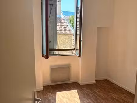 t3 de 52m2 centre moirans avec balcon