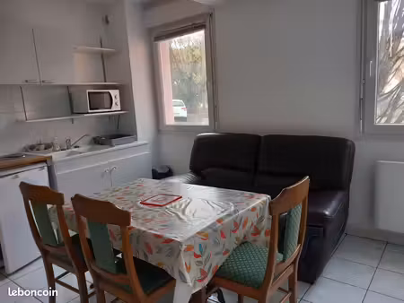 studio meublé avec place de parking  proche cv  gare sncf  magasin lidl  ligne bus urbains