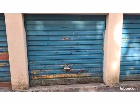 box/garage dans une résidence avec portail