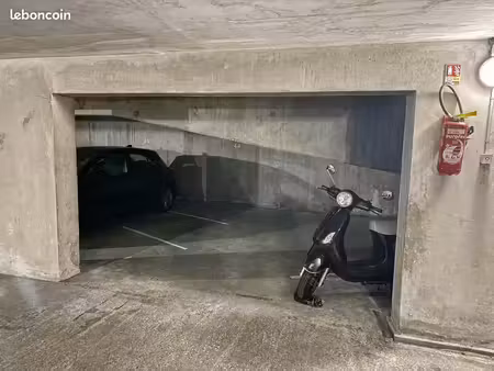 parking moto / scooter sécurisé – nantes