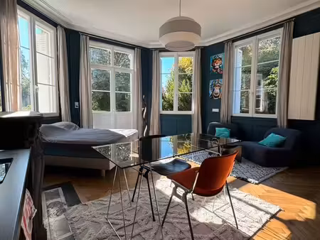 appartement meublé avec terrasse privée entièrement rénové dans un manoir