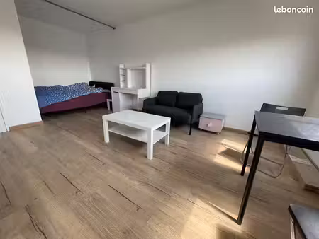 f1 meublé refait à neuf avec coin nuit  parking et vue dégagée – fresnes centre