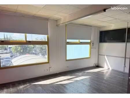 bureaux 69 m² istres