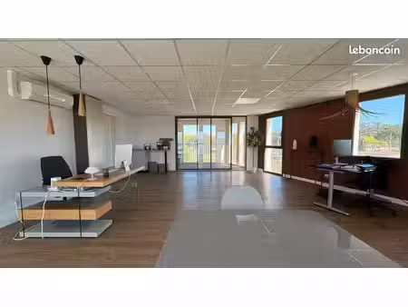 local professionnel  bureau à louer - 60m2 + terrasse 10m2 + parking - aix-en-provence les