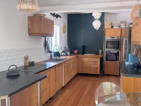 maison individuelle avec jardin et piscine