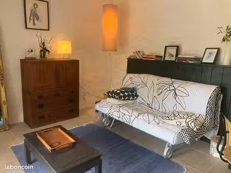 petit cabanon individuel avec jardin et piscine