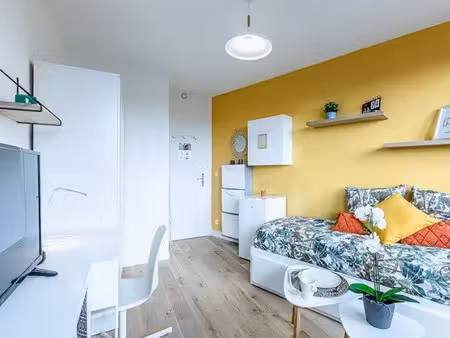 location meublée appartement 5 pièces 73 m² à creteil (94000)  600 €