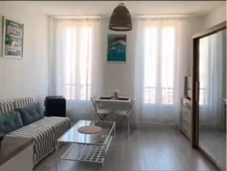 studio centre-ville hyeres