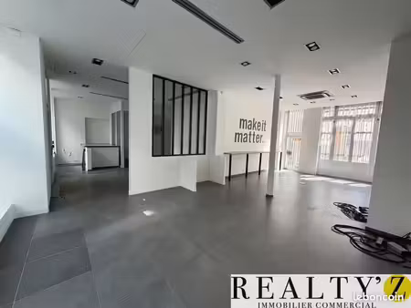 local commercial 240 m²