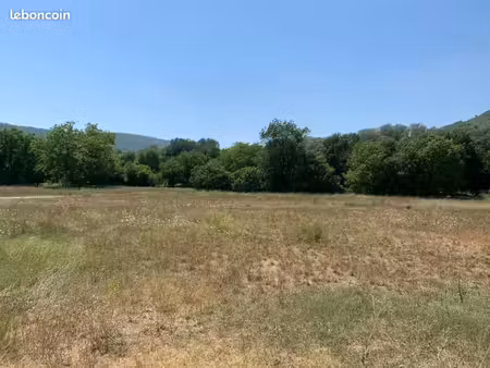 terrain 1 000 m² salernes