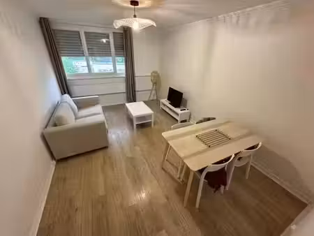 location meublée appartement 3 pièces 64 m² à saint-etienne (42000)  670 €