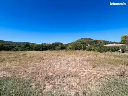 terrain 1 560 m² salernes