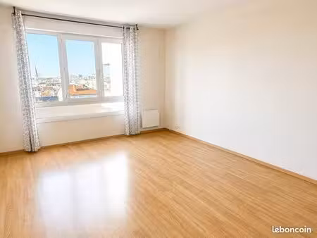 t2 location avec parking charpennes