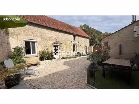 proche bourg tous commerces