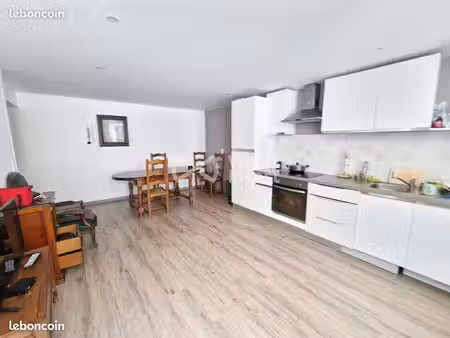vend charmante petite maison de village à 12 pour 100 de renta brut