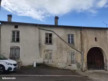 ensemble immobilier - corps de ferme et maison à renover
