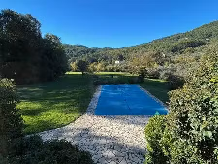propriété 9 pièces 147 m²