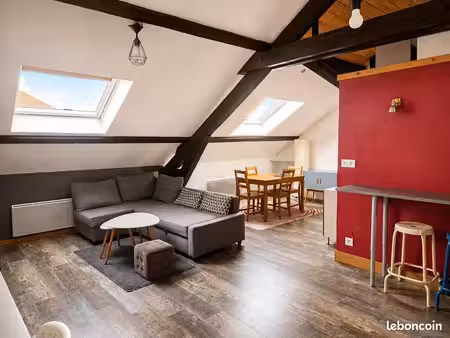 charmant t2 mansardé avec mezzanine en plein cœur de charleville-mézières