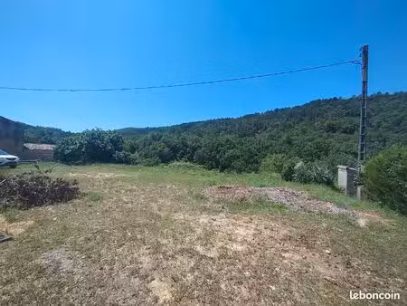 terrain 1 091 m² salavas