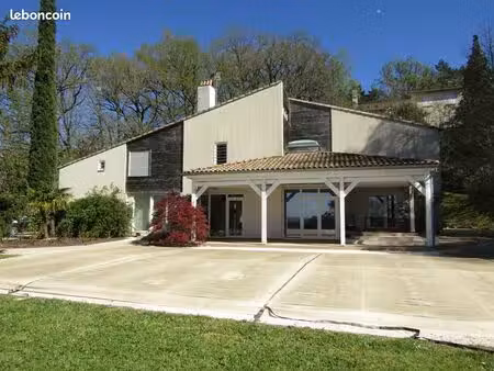villa 5 pièces 264 m²