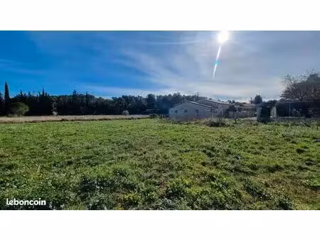 terrain 1 400 m² escales