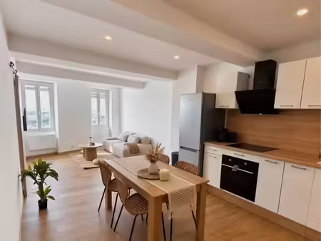 appartement bohème t2 meublé avec vue sur les collines