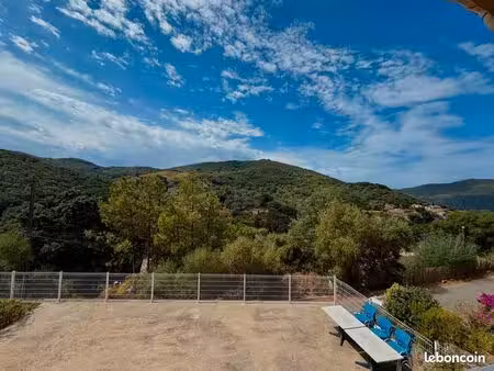 t3 climatisé de 60 m2 avec garage et stationnement à vendre sartène
