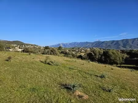 terrain constructible viabilisé 1102 m² afa