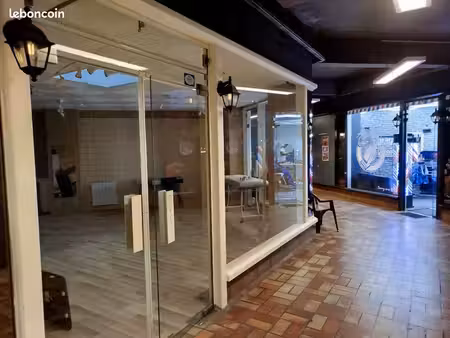 local commercial centre ville