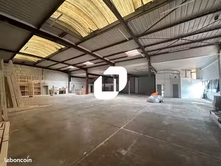 local d'activité 569 m²