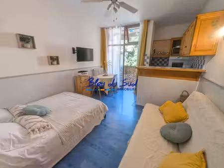 studio rénové avec balcon