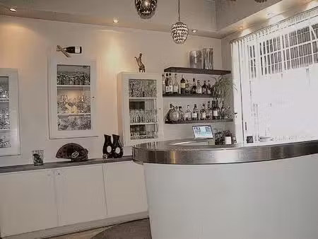 restaurant reconnu et connu depuis 38 ans - affaire saine et bien entretenue