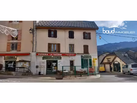 immeuble restaurant et habitations