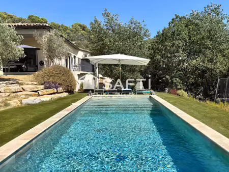 lorgues – maison contemporaine de plain-pied  piscine et cadre naturel privilégié
