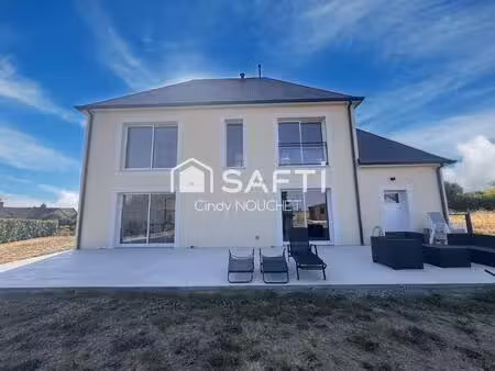 maison moderne  spacieuse et lumineuse avec un terrain de 1002m2.