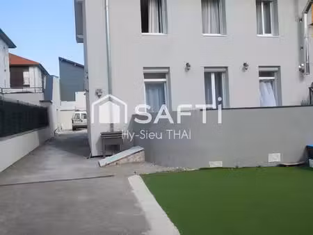 superbe maison de ville  7 pièces  5 chambres  2 terrasses  terrain 542 m2  parking 
