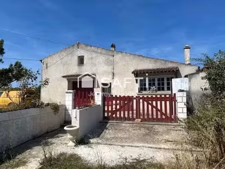 maison de plain-pied au charme authentique  offrant une vue dégagée exceptionnelle sur les