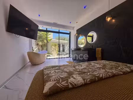 grau d'agde  villa contemporaine p7 avec double garage  prestations luxueuses proche mer  