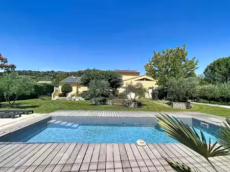 cadenet  villa 7 pièces 6 chambres sur 2000m²