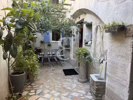 grande maison de village avec cour intérieure et terrasse à va