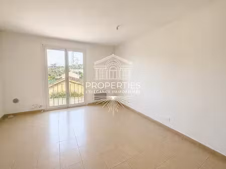 le lavandou - t3 - 38.86 m2 - proche commerces.