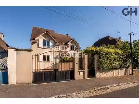 maison familiale avec sous-sol de 7 pieces (173 m²) à soisy-sur-seine