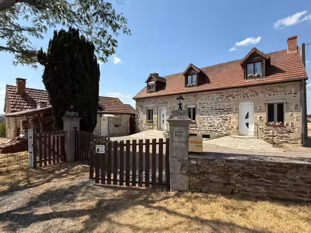 maison de campagne et son étang