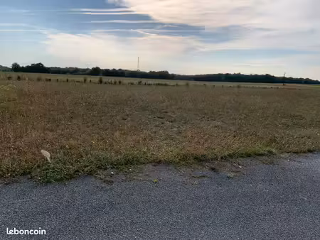 terrain à bâtir de 703 m2 au prix de 20739 à juicq (17)