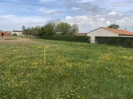 terrain à bâtir de 479 m2 au prix de 32333 à mazeray (17)
