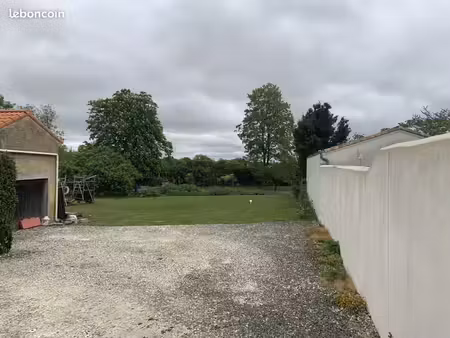 terrain à bâtir de 915 m2 au prix de 120000 à chaillevette (17)
