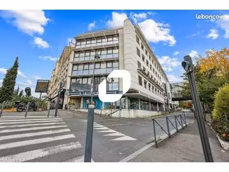 bureaux 1 047 m²